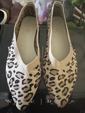 Source Unknown Beige and Black Leopard Print Pointed Flats